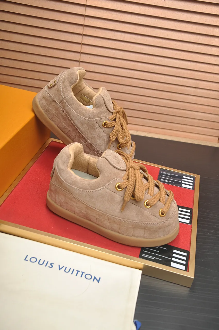 Men's men's shoes💰700💶 🔥New style🔥 LV co-branded nigo, ugly and cute😍Many Internet celebrities have put on their shoes, classic and versatile items.  ❄️Fabric: Imported high mercerized cow suede. ❄️Inner lining: high-grade elastic mesh, ❄️Outsole: original molded outsole, palm print rubber outsole with hidden L letter and Monongram flower ❄️Size: Female 35-41 (Female 41 customized), Male 39-46 (45-46 customized)